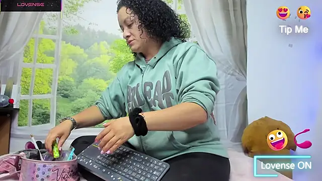 Snapshot of nikool32 chatting on October 29, 2025, 11:53 am nikool32 online show from October 29, 2025, 11:53 am