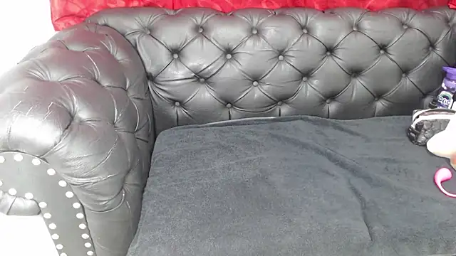 Snapshot of Kerly_Doll chatting on October 9, 2025, 12:17 pm Kerly Doll online show from October 9, 2025, 12:17 pm