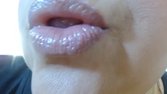 Kerly Doll online show from February 6, 2026, 12:23 pm