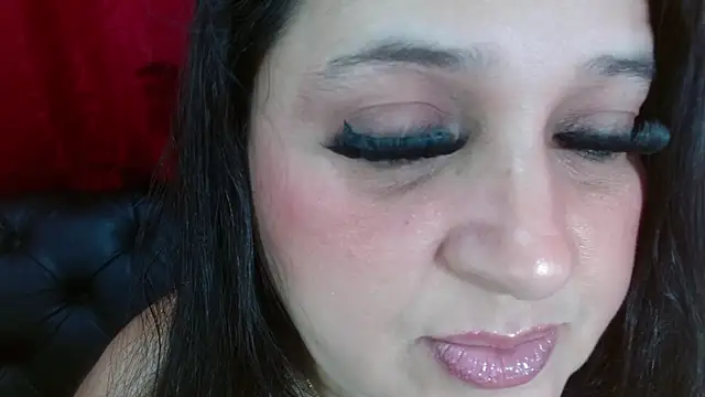 Kerly Doll online show from December 20, 2025, 1:14 pm