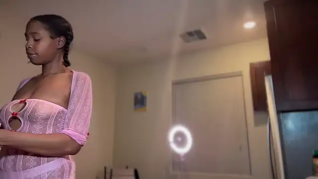 Snapshot of Cum2Charm chatting on January 8, 2026, 5:24 am Cum2Charm online show from January 8, 2026, 5:24 am