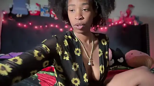 Snapshot of Cum2Charm chatting on December 18, 2025, 2:43 pm Cum2Charm online show from December 18, 2025, 2:43 pm