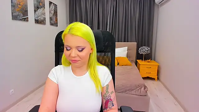 Snapshot of EnergyBunny_1 chatting on March 10, 2025, 7:40 pm EnergyBunny 1 online show from March 10, 2025, 7:40 pm