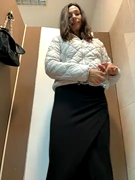 Snapshot of _MiaQueen_ chatting on November 2, 2025, 10:26 pm  MiaQueen  online show from November 2, 2025, 10:26 pm