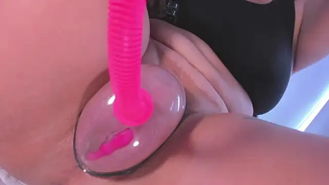 aniiee x online show from November 23, 2025, 5:01 pm