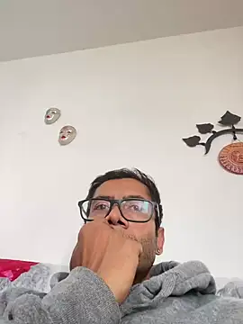 Snapshot of Pietrozuc chatting on October 24, 2025, 12:15 pm Pietrozuc online show from October 24, 2025, 12:15 pm