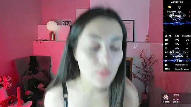 KylieMellow online show from November 13, 2025, 1:15 pm