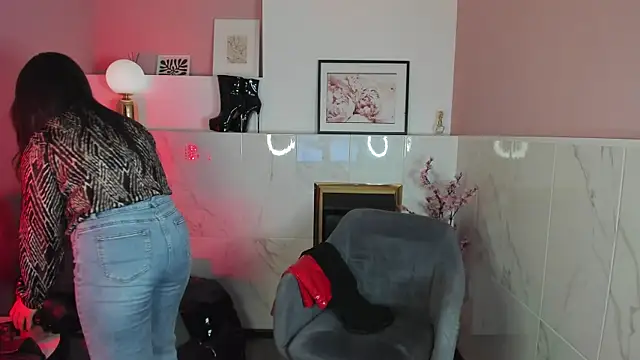 Snapshot of KylieMellow chatting on October 15, 2025, 1:41 pm KylieMellow online show from October 15, 2025, 1:41 pm