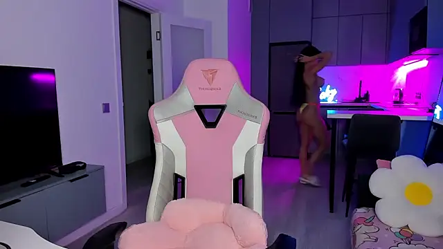 wow lovie online show from March 16, 2026, 5:04 am