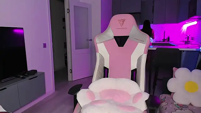 wow lovie online show from December 14, 2025, 4:34 pm