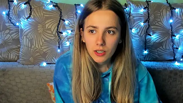 MaggieCake online show from October 27, 2025, 3:07 am