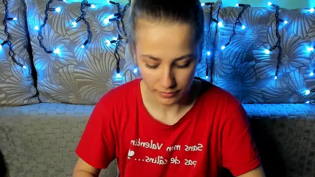 MaggieCake online show from December 22, 2025, 3:28 am