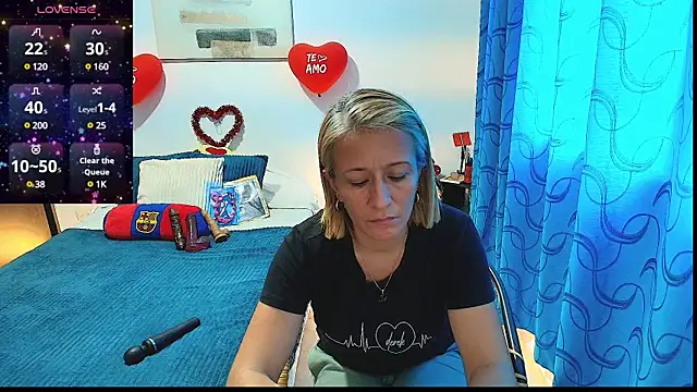 Snapshot of Naty_Stone chatting on February 17, 2025, 8:38 pm Naty Stone online show from February 17, 2025, 8:38 pm