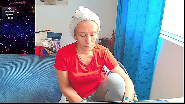 Snapshot of Naty_Stone chatting on February 5, 2025, 5:53 pm Naty Stone online show from February 5, 2025, 5:53 pm