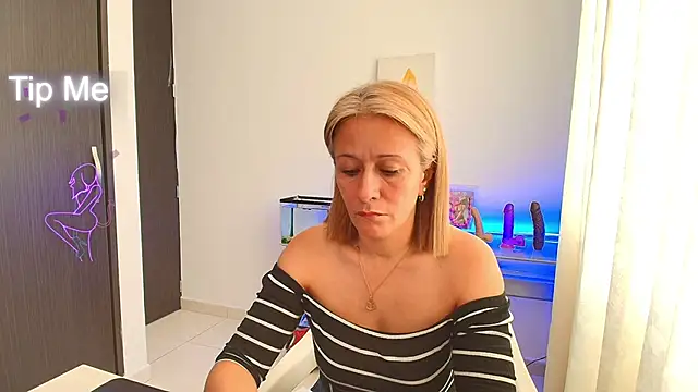 Snapshot of Naty_Stone chatting on September 22, 2025, 7:53 pm Naty Stone online show from September 22, 2025, 7:53 pm