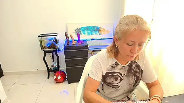 Snapshot of Naty_Stone chatting on October 20, 2025, 6:41 pm Naty Stone online show from October 20, 2025, 6:41 pm