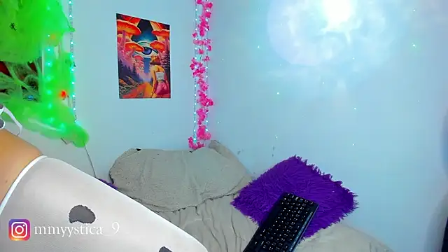 Snapshot of Rainnbow_ chatting on October 18, 2025, 7:21 am Rainnbow online show from October 18, 2025, 7:21 am