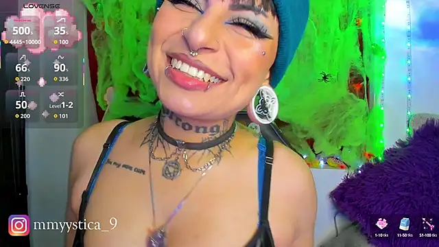 Snapshot of Rainnbow_ chatting on October 2, 2025, 6:39 am Rainnbow online show from October 2, 2025, 6:39 am