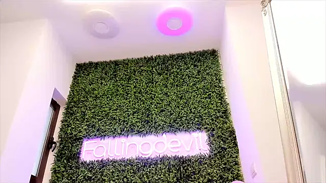 Snapshot of realhotfallingdevil chatting on February 20, 2025, 12:47 pm realhotfallingdevil online show from February 20, 2025, 12:47 pm