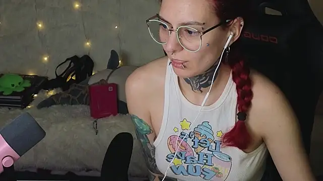 Ginger Stay online show from November 5, 2025, 9:18 pm