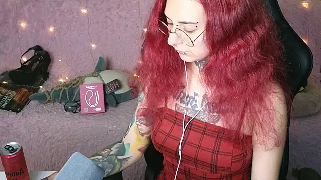 Snapshot of Ginger_Stay chatting on September 10, 2025, 10:42 pm Ginger Stay online show from September 10, 2025, 10:42 pm