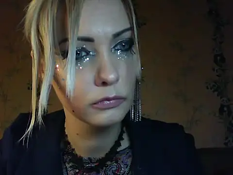 WildMissNiks online show from April 9, 2026, 6:19 am