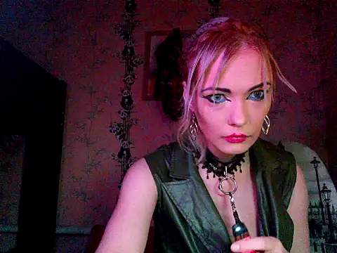 WildMissNiks online show from November 27, 2025, 8:48 am