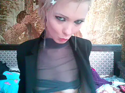 Snapshot of WildMissNiks chatting on March 5, 2025, 11:17 am WildMissNiks online show from March 5, 2025, 11:17 am