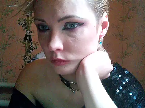 Snapshot of WildMissNiks chatting on October 3, 2025, 8:16 am WildMissNiks online show from October 3, 2025, 8:16 am