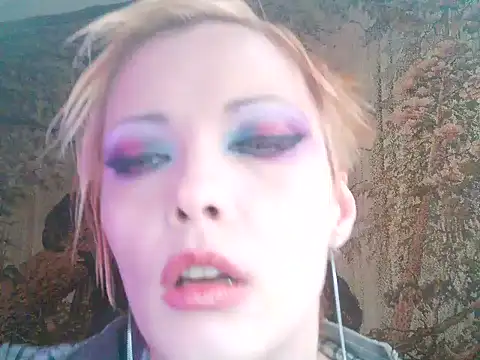 Snapshot of WildMissNiks chatting on February 1, 2025, 11:21 am WildMissNiks online show from February 1, 2025, 11:21 am