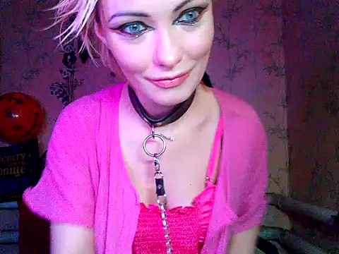 Snapshot of WildMissNiks chatting on November 1, 2025, 9:36 am WildMissNiks online show from November 1, 2025, 9:36 am