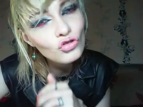 WildMissNiks online show from June 7, 2026, 9:25 am