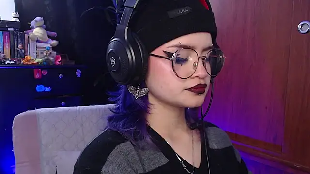 Snapshot of Raventh_ chatting on October 4, 2025, 1:51 am Raventh  online show from October 4, 2025, 1:51 am