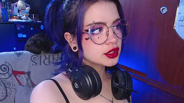 Snapshot of Raventh_ chatting on October 29, 2025, 12:04 pm Raventh  online show from October 29, 2025, 12:04 pm