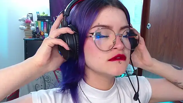 Snapshot of Raventh_ chatting on October 22, 2025, 11:42 am Raventh  online show from October 22, 2025, 11:42 am