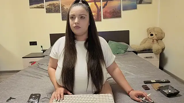 adelline online show from March 29, 2026, 8:43 pm