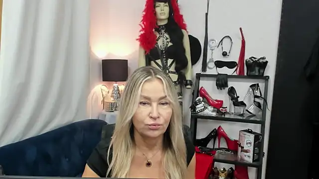 crystaLUX online show from October 6, 2025, 4:46 am