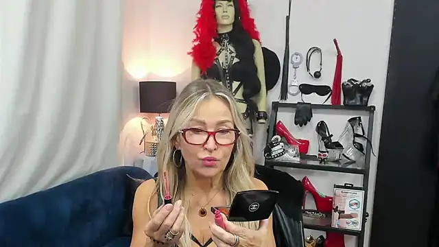 crystaLUX online show from October 20, 2025, 4:36 am