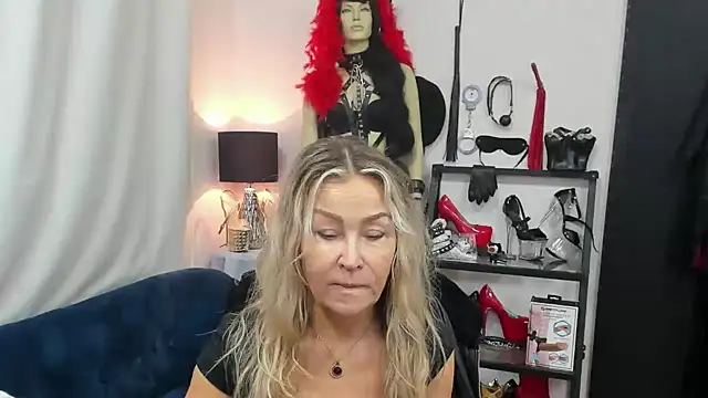 crystaLUX online show from October 17, 2025, 5:55 am