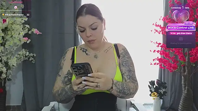 Snapshot of Raven_Luna chatting on February 13, 2025, 10:34 am Raven Luna online show from February 13, 2025, 10:34 am