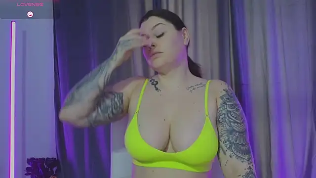 Snapshot of Raven_Luna chatting on March 11, 2025, 7:24 am Raven Luna online show from March 11, 2025, 7:24 am