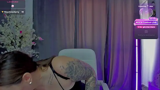 Snapshot of Raven_Luna chatting on February 7, 2025, 11:01 am Raven Luna online show from February 7, 2025, 11:01 am