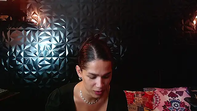 Snapshot of PINK__LOLA1 chatting on October 27, 2025, 10:33 pm PINK  LOLA1 online show from October 27, 2025, 10:33 pm