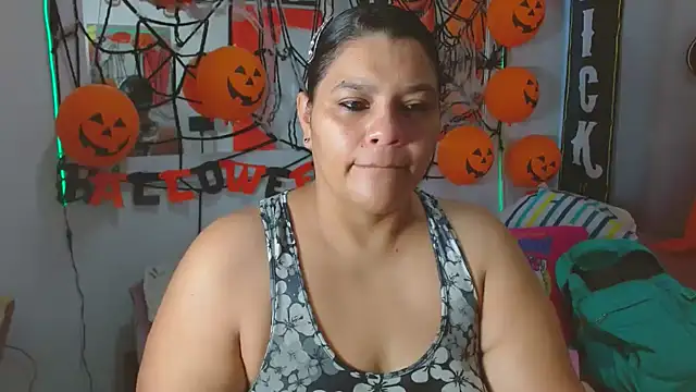 Selenna01 online show from October 27, 2025, 1:01 pm