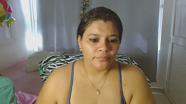 Selenna01 online show from September 25, 2025, 1:06 pm