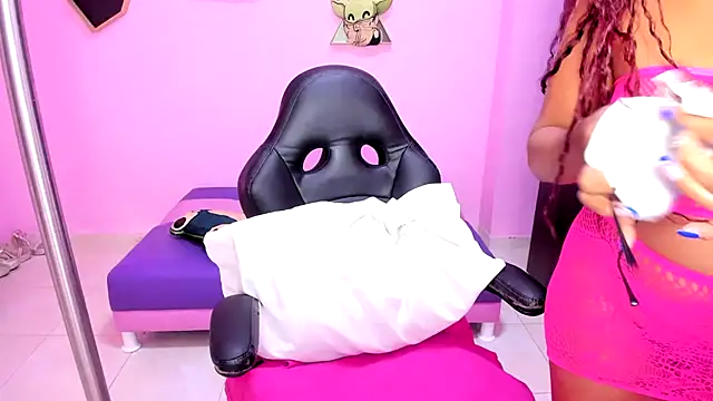 Snapshot of MATURE_WHOR33 chatting on October 27, 2025, 11:44 am MATURE WHOR33 online show from October 27, 2025, 11:44 am