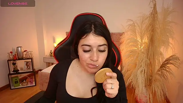 KallyMyller1 online show from February 5, 2025, 7:53 pm