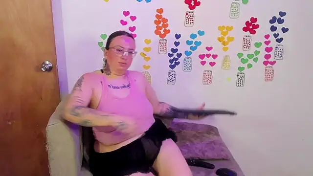 MiaYMolly online show from June 29, 2026, 11:59 pm