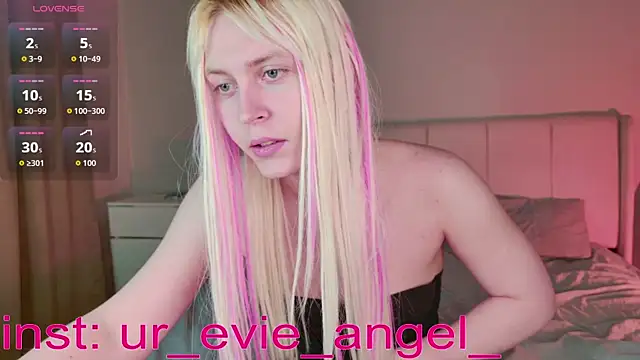 Evelyn rabbit online show from March 19, 2026, 3:12 pm