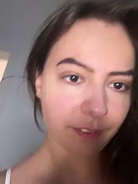 Snapshot of eleonoree chatting on February 9, 2026, 9:35 pm eleonoree online show from February 9, 2026, 9:35 pm